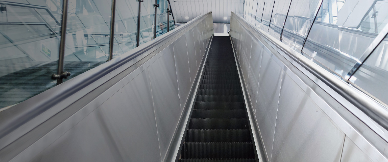 Heavy-duty public transportation type escalators