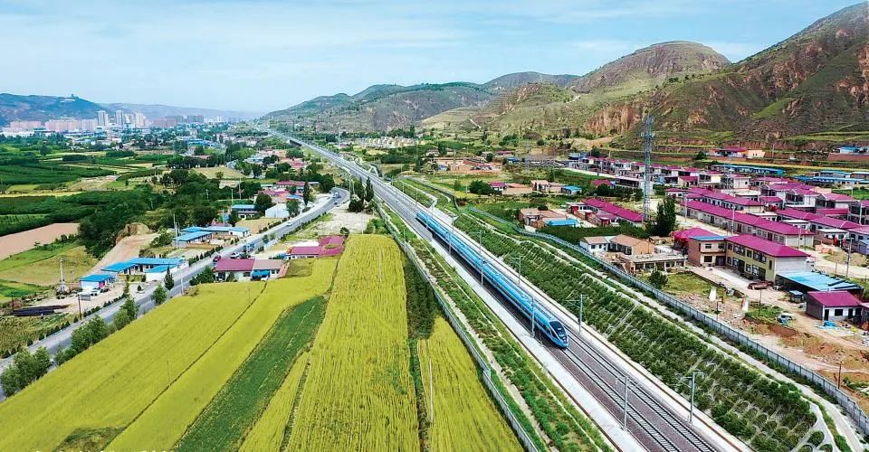 Gansu-Ningxia section of the Yinchuan-Xi'an high-speed railway